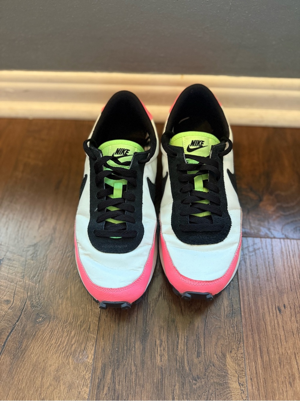 Nike Women’s daybreak sneakers in Summit White Sunset Pulse